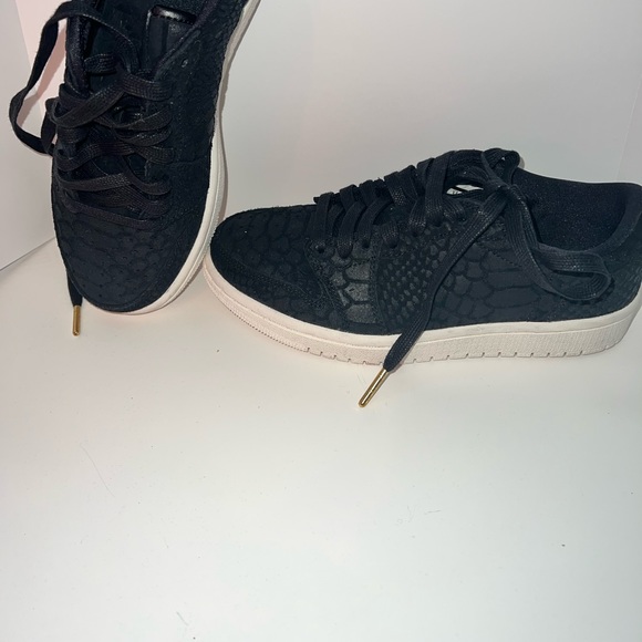 Jordan Wmns Air Jordan 1 Retro Low NS NRG - Picture 5 of 12